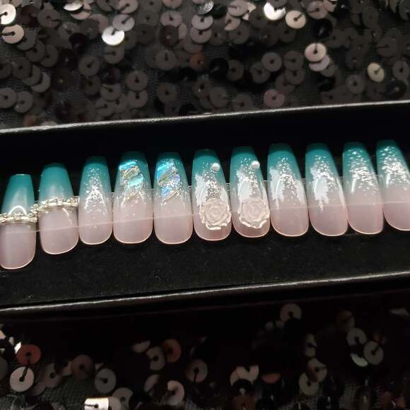 Samara Press On Nail Set - Picture 4 of 4